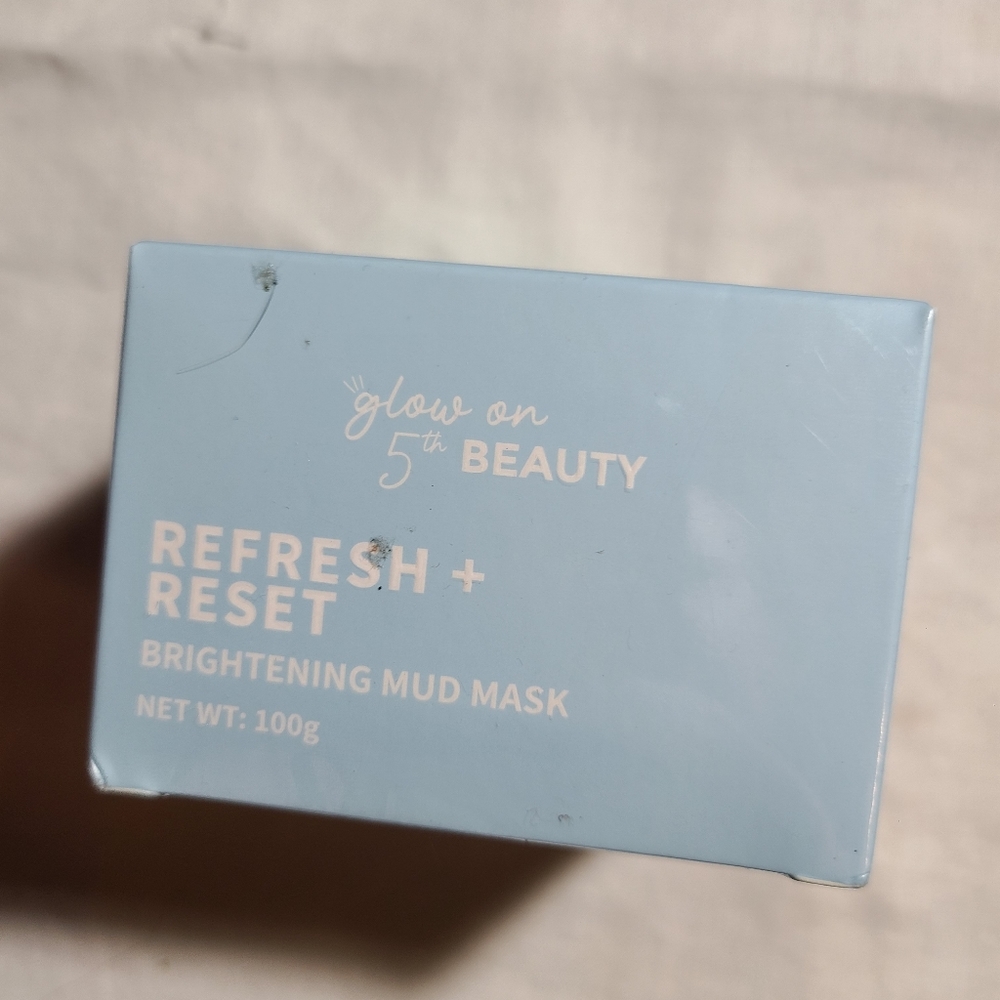 Glow on 5th Refresh + Reset Brightening mud mask